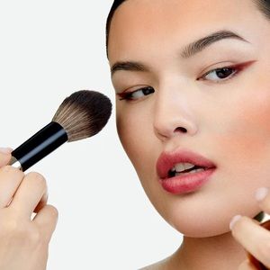 POWDER BRUSH
UNIVERSAL POWDER BRUSH - make beauty